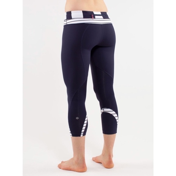 LULULEMON Run: Inspire Crop II Deep Indigo / Wide Bold Stripe Leggings Size 4 - Picture 3 of 15